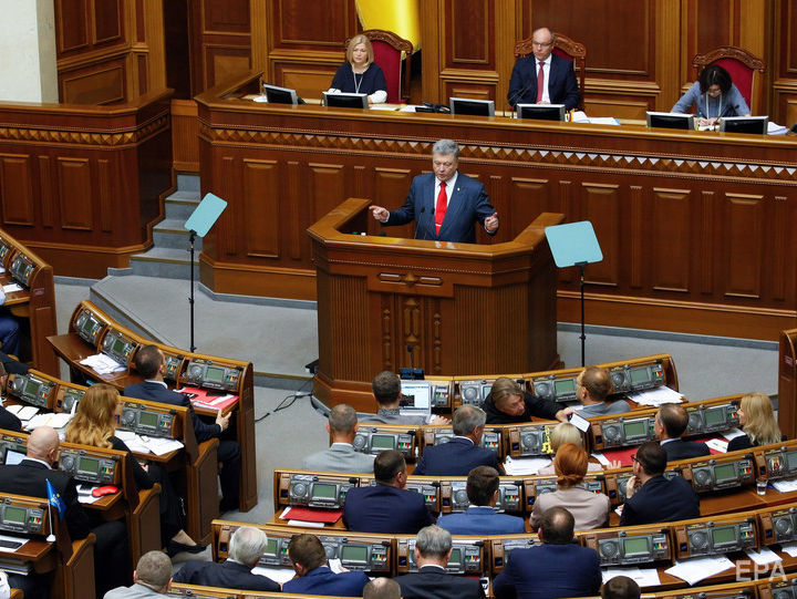Порошенко предлагает Раде продлить действие закона об особом порядке самоуправления в отдельных районах Донбасса до 2020 года