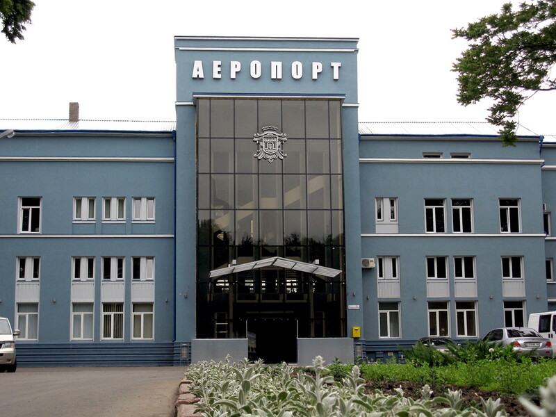 Аэропорты Луганска, Николаева и Черновцов объявили о забастовке