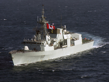 В Черном море российские истребители "провокационно" облетели канадский фрегат