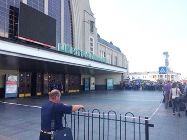 В Киеве ищут бомбу на центральном железнодорожном вокзале