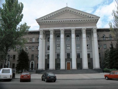 СМИ: Террористы захватили здание Хозяйственного суда Донецкой области
