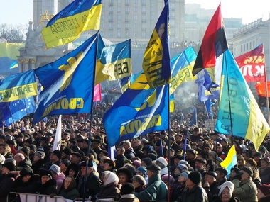 На Евромайдане в Киеве митингуют около 50 тысяч человек