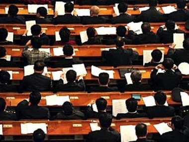 В Китае 500 депутатов уволились после коррупционного скандала