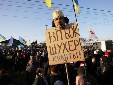 Януковичу принесли голову Каддафи. Фоторепортаж