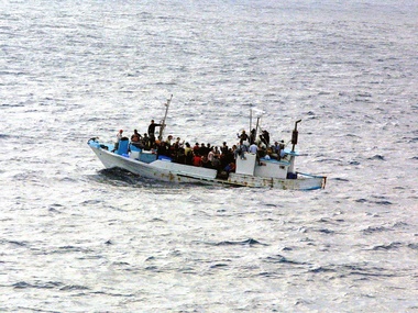 СМИ: В Средиземном море погибло около 700 беженцев