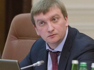 Глава Минюста Петренко: Кабмин не выделит ни копейки районам Донбасса, контролируемым боевиками