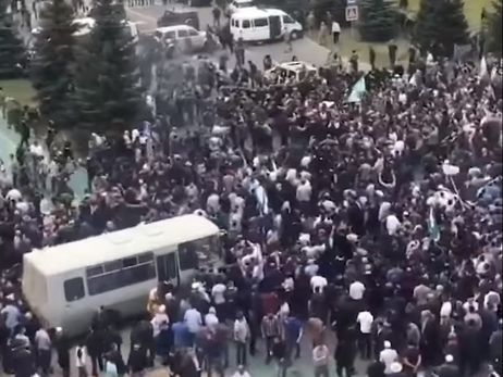 ﻿Організатор мітингів в Інгушетії заявив, що на лідерів протесту проти передавання землі Чечні завели кримінальні справи