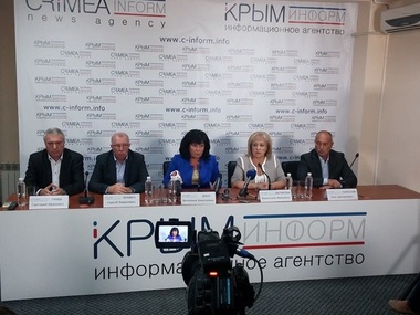 Пять депутатов Верховной Рады Украины, избранных в 2012 году в Крыму, решили сложить мандаты