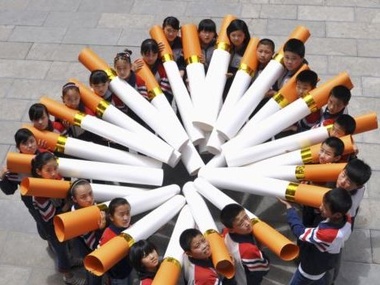 Китайским чиновникам запретили курить в общественных местах