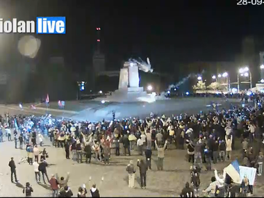 В Харькове митингующие свалили с постамента памятник Ленину на центральной площади
