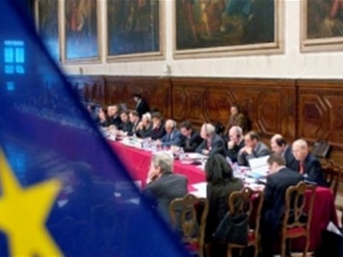 СМИ: Мониторинговый комитет ПАСЕ просит Венецианскую комиссию оценить закон о люстрации