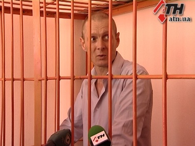 Суд оставил под стражей подозреваемого в нападении на Харьковскую ОГА и офис телекомпании АТН