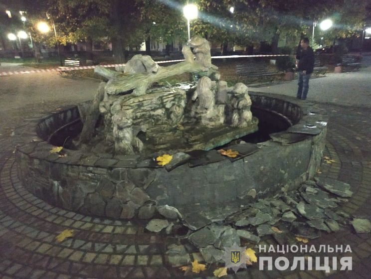 Во Львовской области пьяный мужчина бросил гранату в фонтан