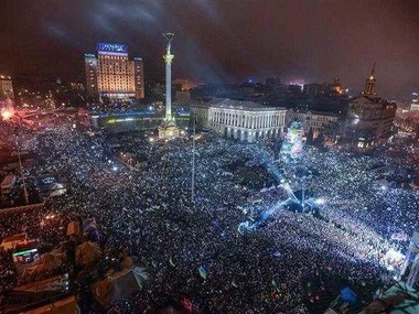 Активисты убрали Майдан после празднования Нового года
