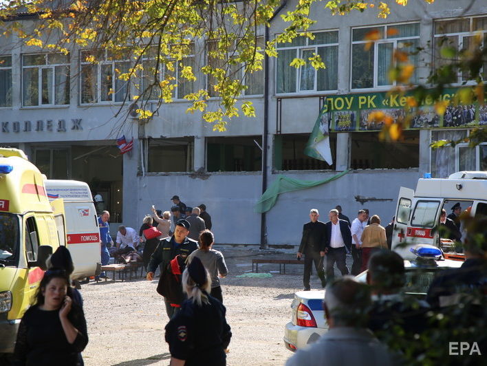Молодой человек студентки, погибшей в Керчи, выпал из окна