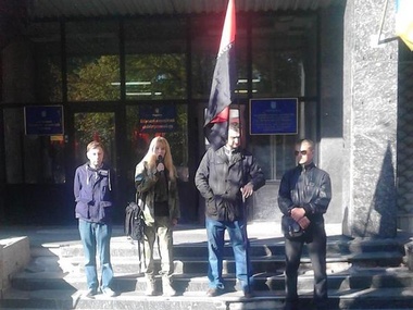 В Киеве под апелляционным судом продолжается пикет "Правого сектора" 