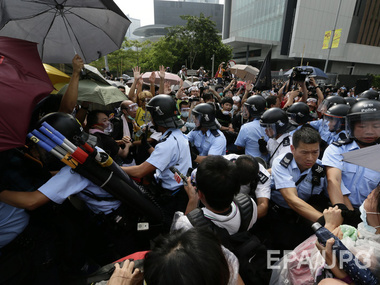 Reuters: В Гонконге протестующие столкнулись со сторонниками властей, есть раненые