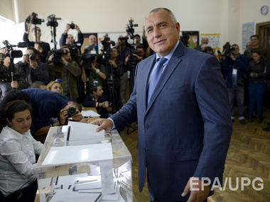 На парламентских выборах в Болгарии лидирует партия, которая не воспринимает давление Кремля