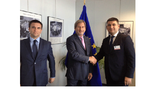 Гройсман обсудил с еврокомиссаром Ханом финансовую и гуманитарную помощь ЕС
