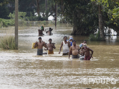 По восточному побережью Индии ударил циклон "Хадхад", есть жертвы