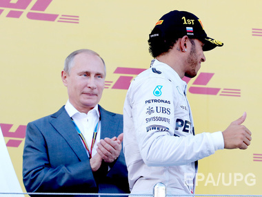 Формула-1: Награду победителю Гран-при в Сочи вручал Путин