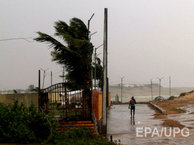 В Индии жертвами урагана "Хадхад" стали уже восемь человек