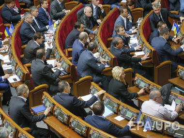 Турчинов закрыл заседание Рады из-за отсутствия депутатов в сессионном зале