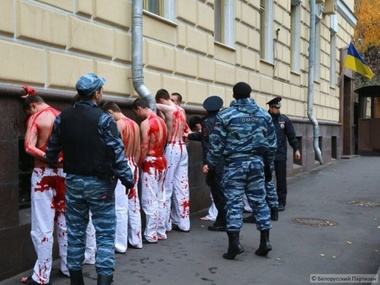 Полиция Москвы задержала участников акции против УПА