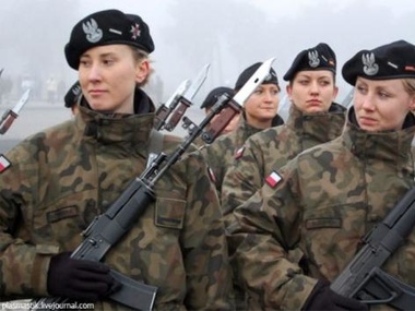В Норвегии начнут призывать в армию женщин 
