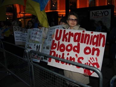 В Лондоне украинская диаспора протестовала против концерта Валерии. Фоторепортаж