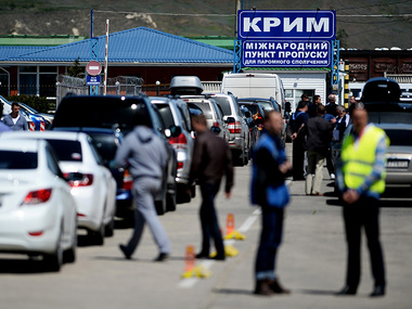 Погрузки на паром на Керченской переправе ждут более 200 грузовиков