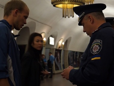 В Киеве задержали молодого человека, "минировавшего" станцию метро "Дарница"