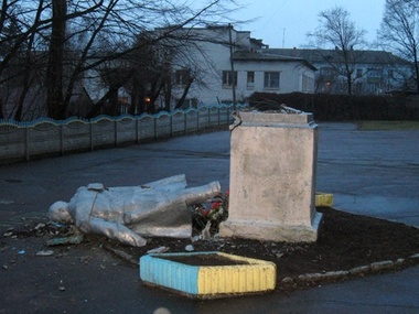 В Житомирской области неизвестные повалили памятник Ленину