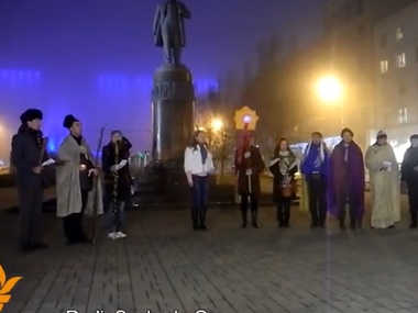 Донецкий Евромайдан показал вертеп с "Беркутом" и "Иродом" в шапке. Видео