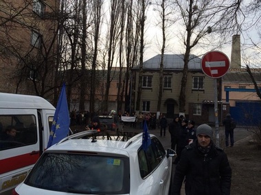 Автомайдан приехал к Лукьяновскому СИЗО, чтобы поздравить активистов с Рождеством