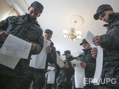 СНБО: Военные голосуют на парламентских выборах в несколько смен