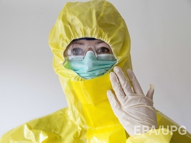 Медсестра в США намерена покинуть карантин, куда ее отправили с подозрением на вирус Эбола