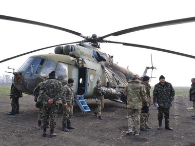 Медики на вертолете эвакуировали 18 раненых военных из зоны АТО. Фоторепортаж