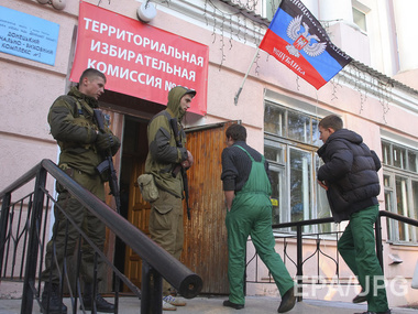 СБУ: "Выборы" на Донбассе Россия использует для вручения повесток и пополнения своей армии