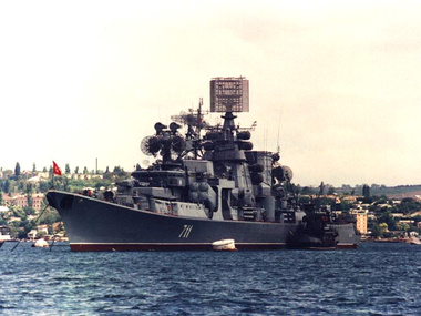 СМИ: В Севастополе загорелся корабль Черноморского флота РФ