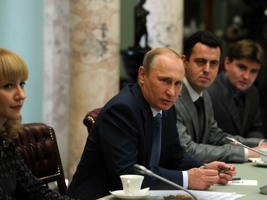 Путин призвал историков рассказывать о том, что борьба за власть ведет к ослаблению России