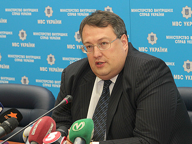 Советник главы МВД Геращенко: Криминальным элементам не нравится жить под властью боевиков