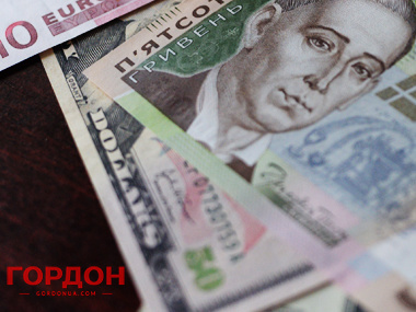Доллар в украинских обменниках подскочил выше 15 грн, евро &ndash; 19 грн