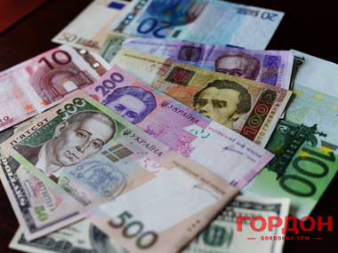 Доллар в обменниках подскочил на 50 копеек, евро &ndash; на 80