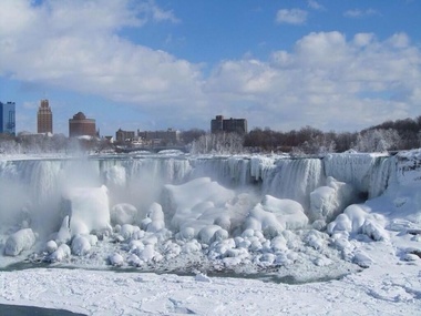 Ниагарский водопад замерз впервые за 100 лет. Фоторепортаж