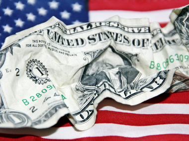 Межбанк: Доллар и евро упали на 19 копеек