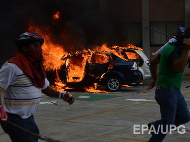 Протестующие учителя в Мексике подожгли здание парламента