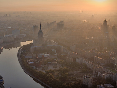МЧС: Сжигание древесины привело к появлению запаха гари в нескольких районах Москвы