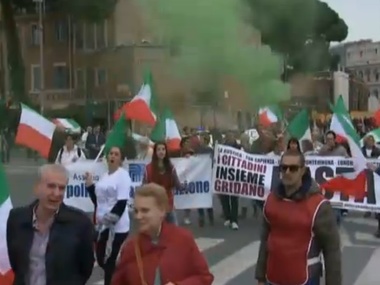 В Италии состоялся митинг против мэра Рима и иммигрантов