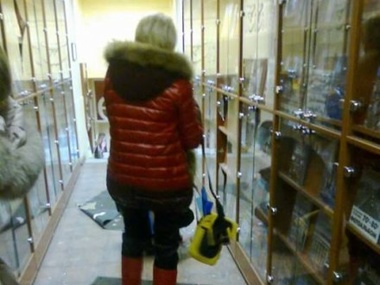 В Харькове неизвестные разгромили книжный магазин и распрыскали слезоточивый газ